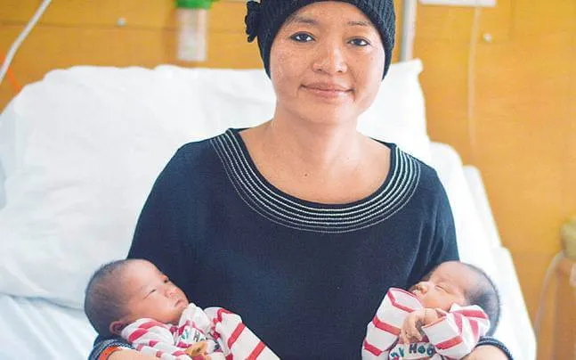 Breast Cancer Survivor delivers twins